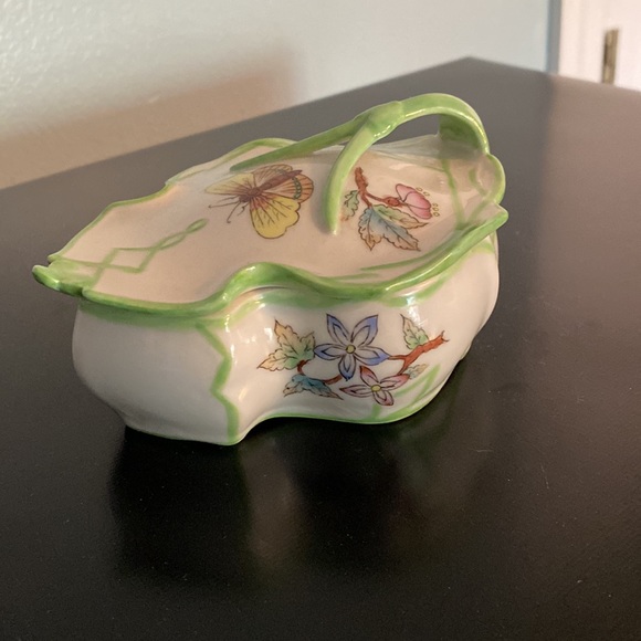 Butterfly Theme  Ceramic Dresser Box - Picture 4 of 4